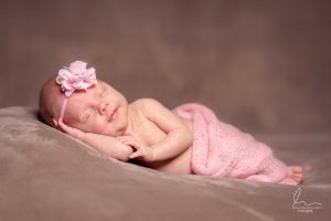 Fotograf newborn miminek těhu těhotenské foto Profesionální fotograf s atelierem Most